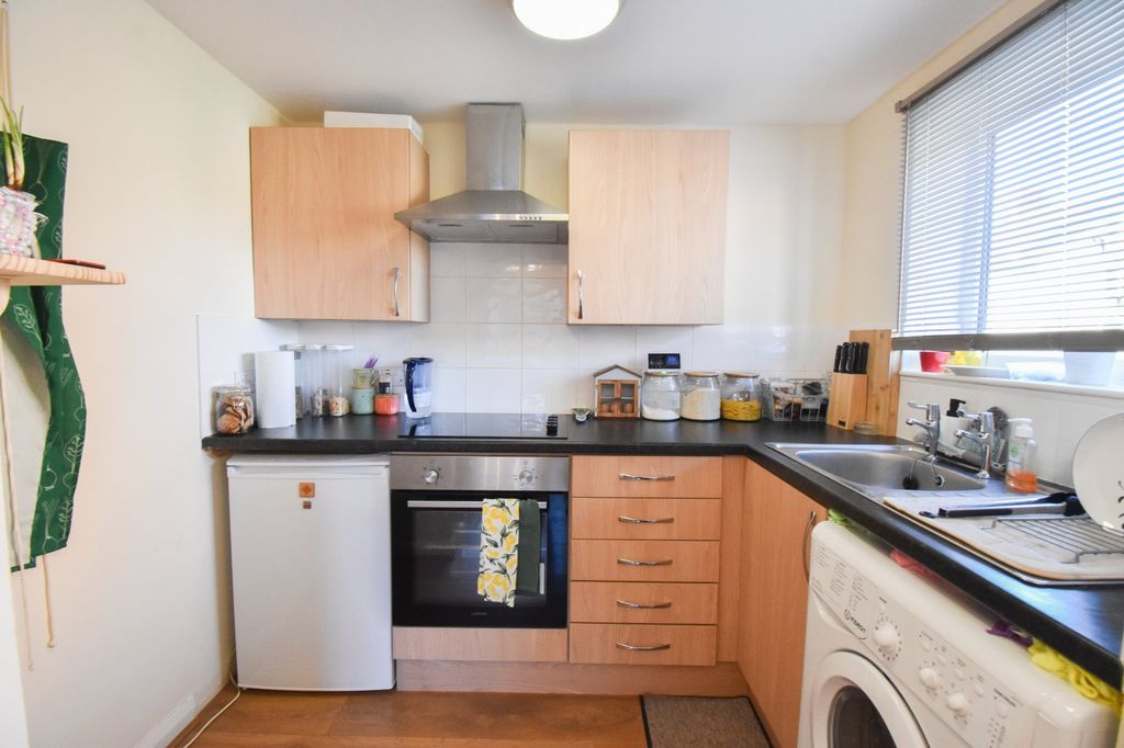 Property photo 2 of 11 Kitchen