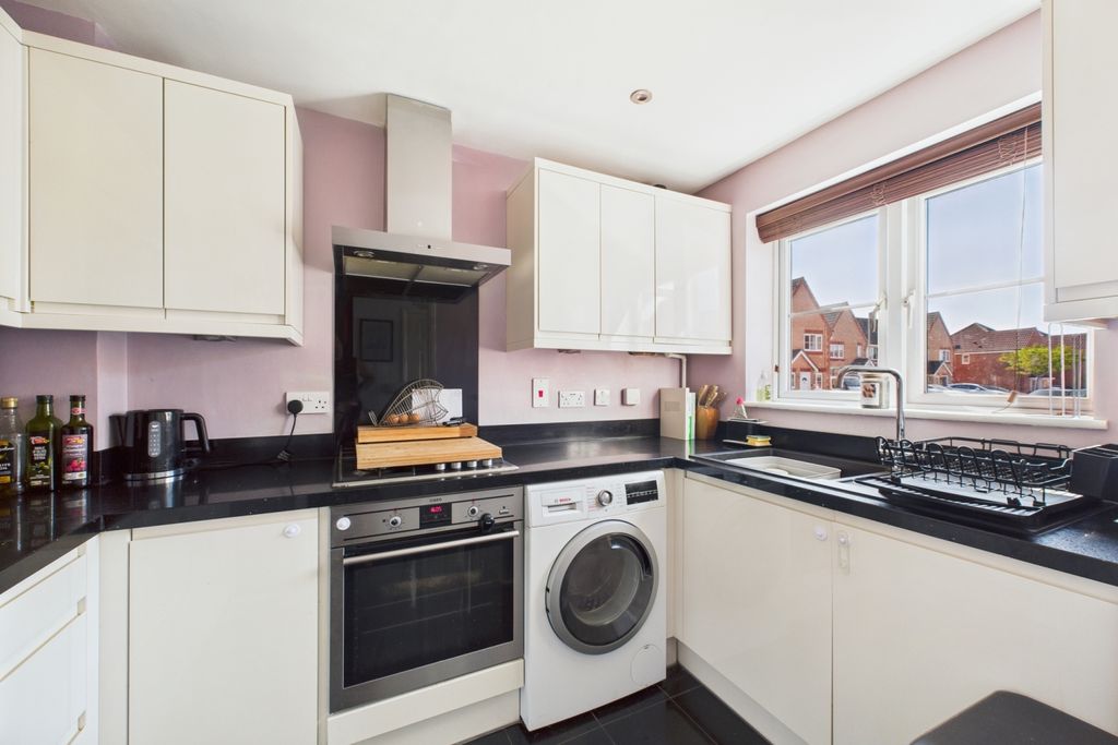 Property photo 3 of 15 Kitchen