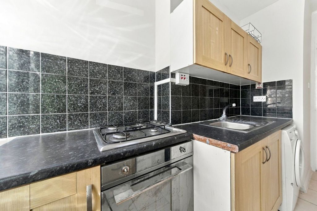 Property photo 3 of 8 Picture No. 05