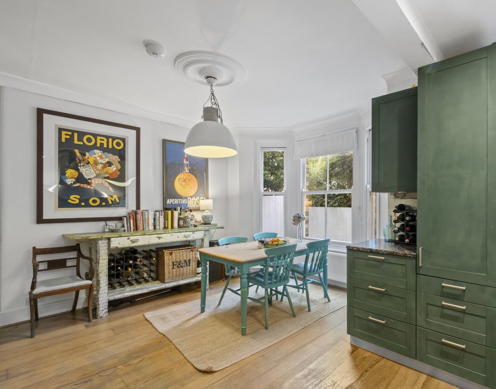 Property photo 3 of 10 Kitchen/Dining