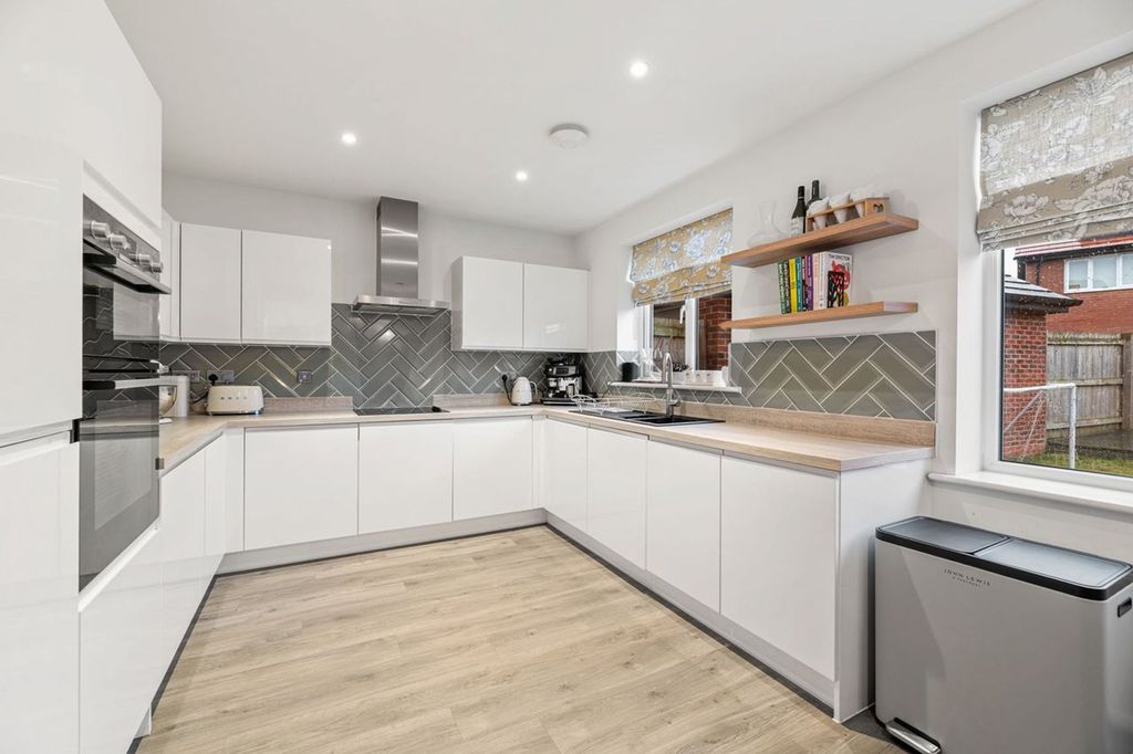 Property photo 3 of 20 Kitchen