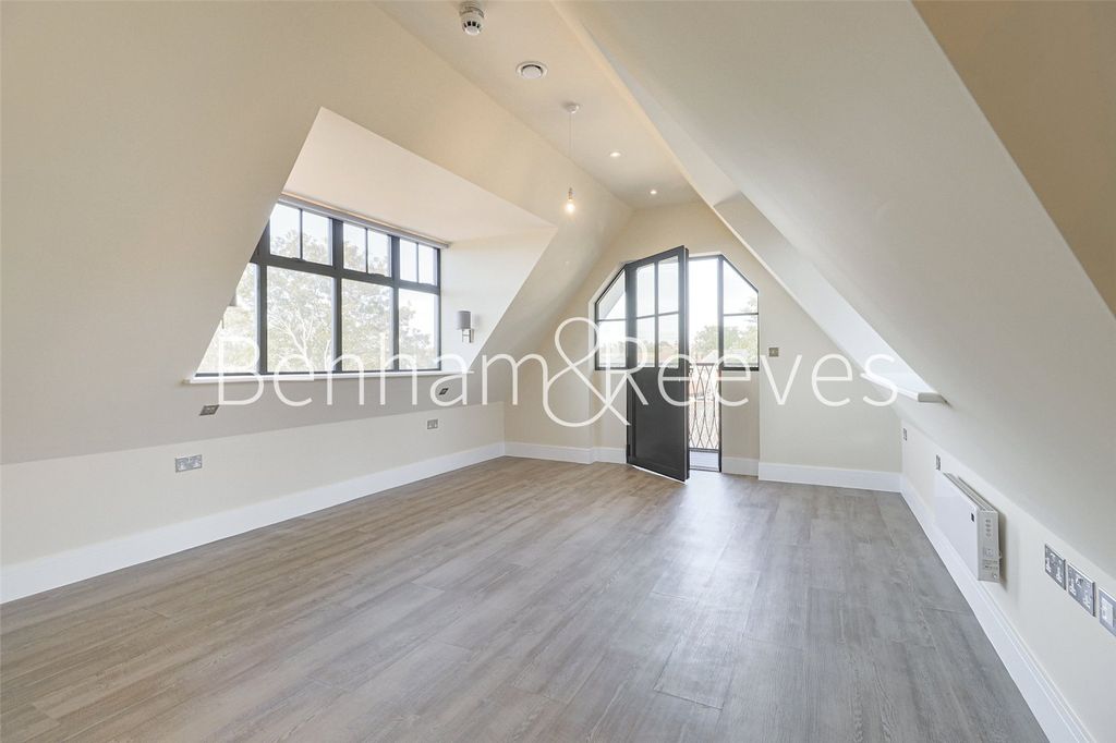 Property photo 3 of 14 Picture No. 06