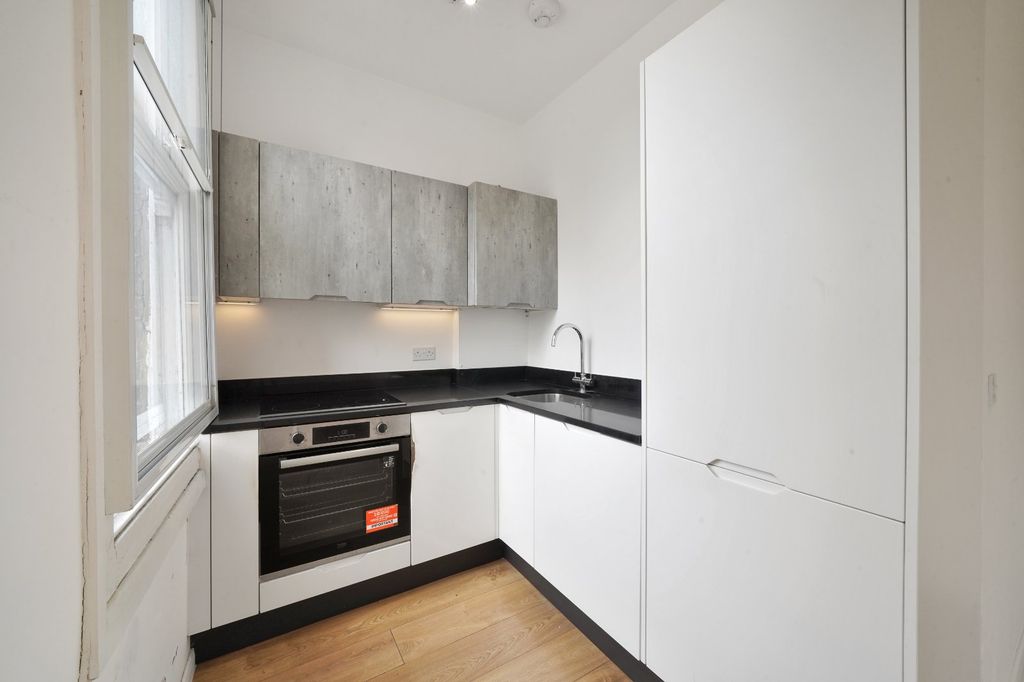 Property photo 2 of 17 Picture No. 37