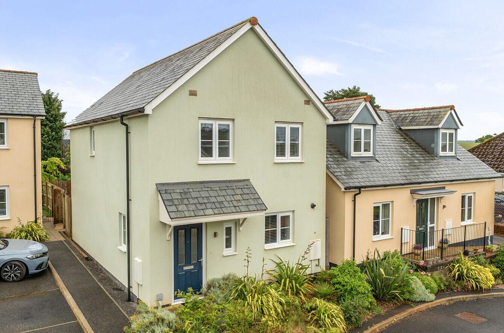 Property photo 1 of 15 6 Belle Vue Rise