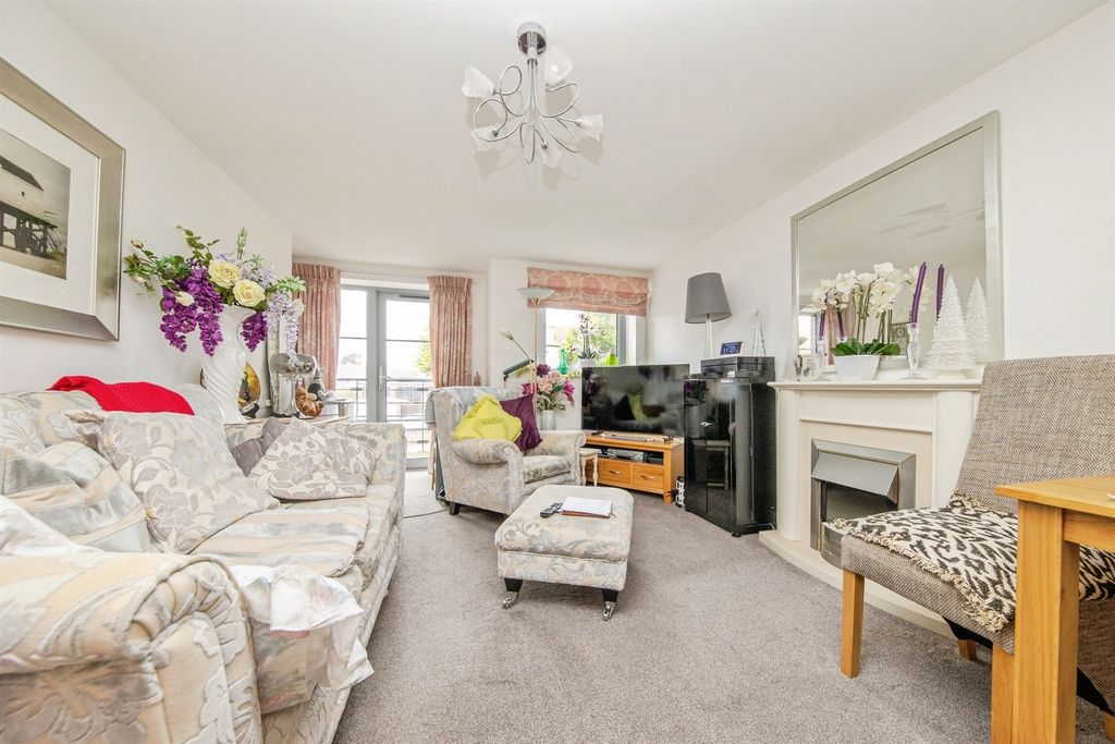 Property photo 2 of 17