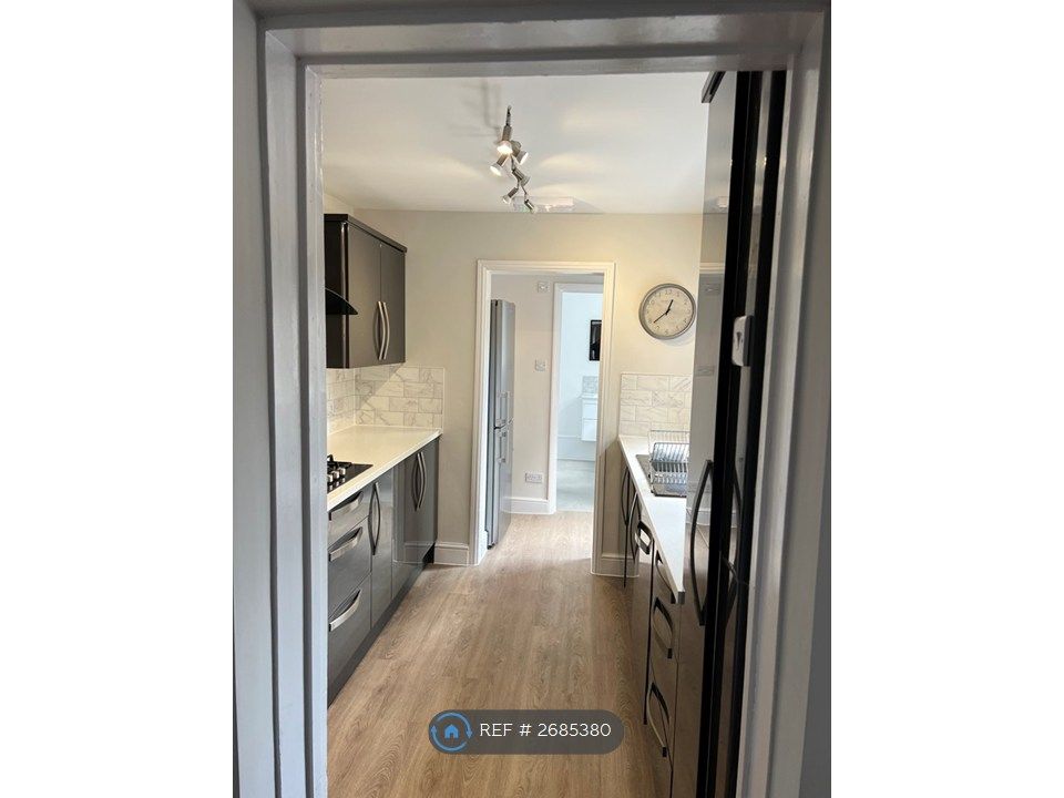 Property photo 2 of 21 Kitchen