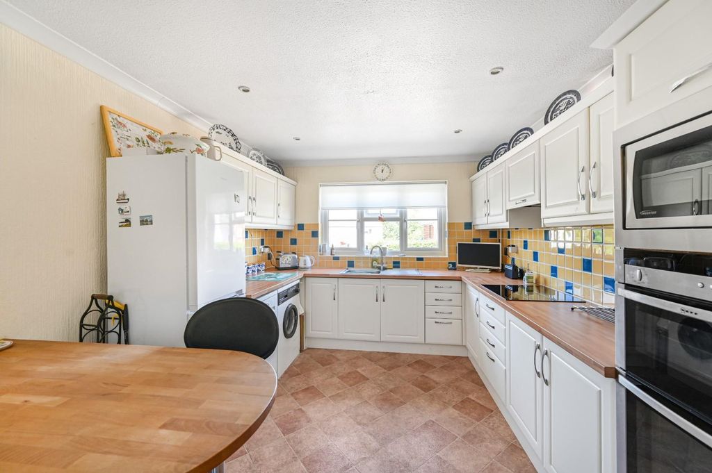 Property photo 3 of 17 Kitchen/Breakfast Room
