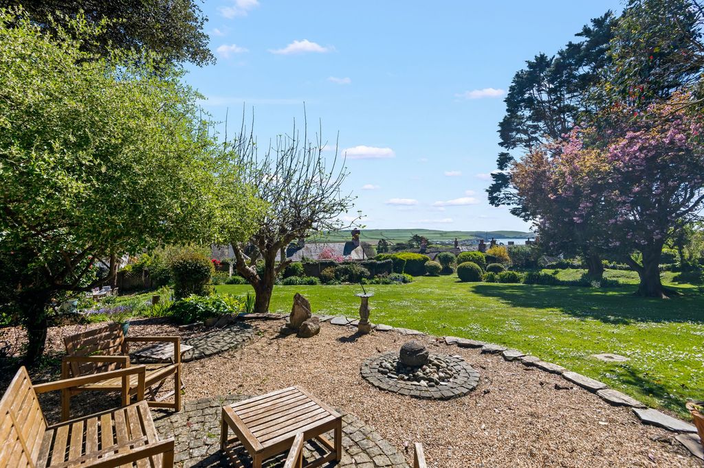 Property photo 3 of 28