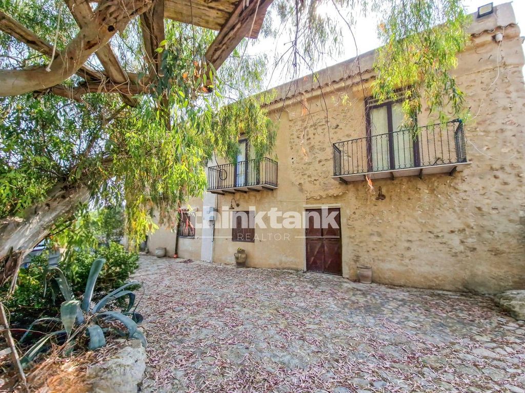 Property photo 2 of 40