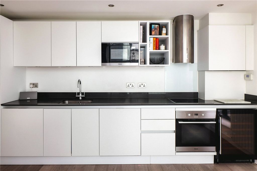 Property photo 3 of 22 Kitchen