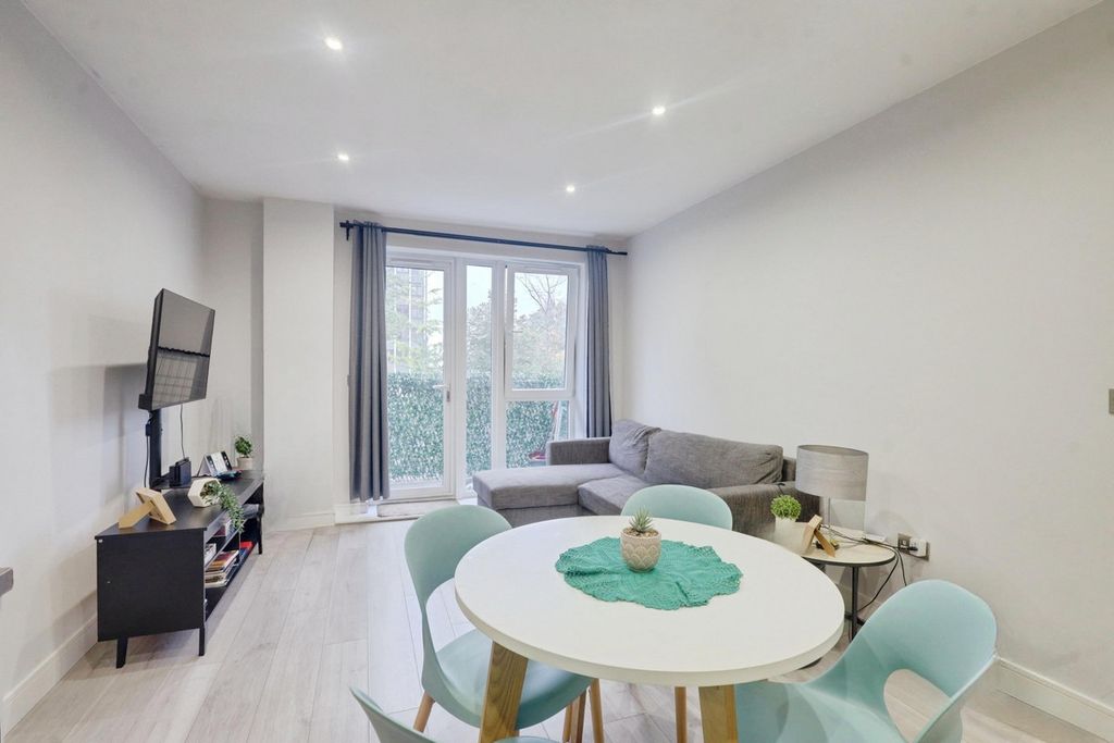 Property photo 3 of 10