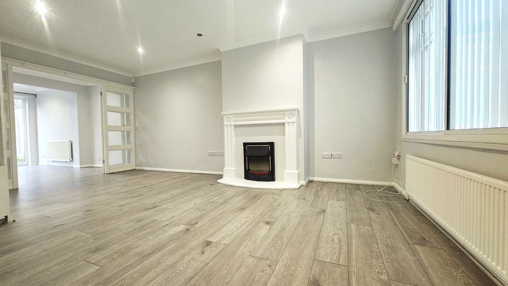 Property photo 2 of 25