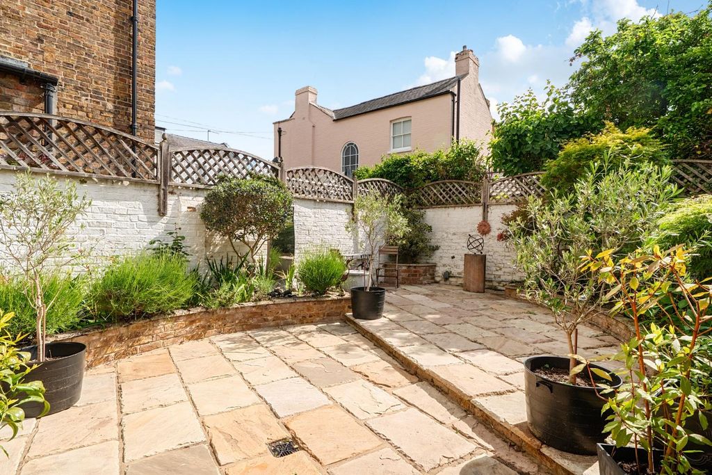 Property photo 2 of 18