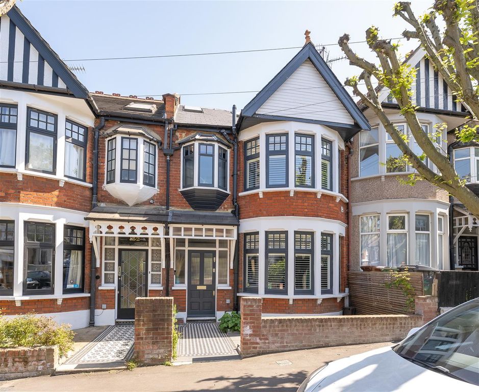 Property photo 1 of 39 Howard Road, E17