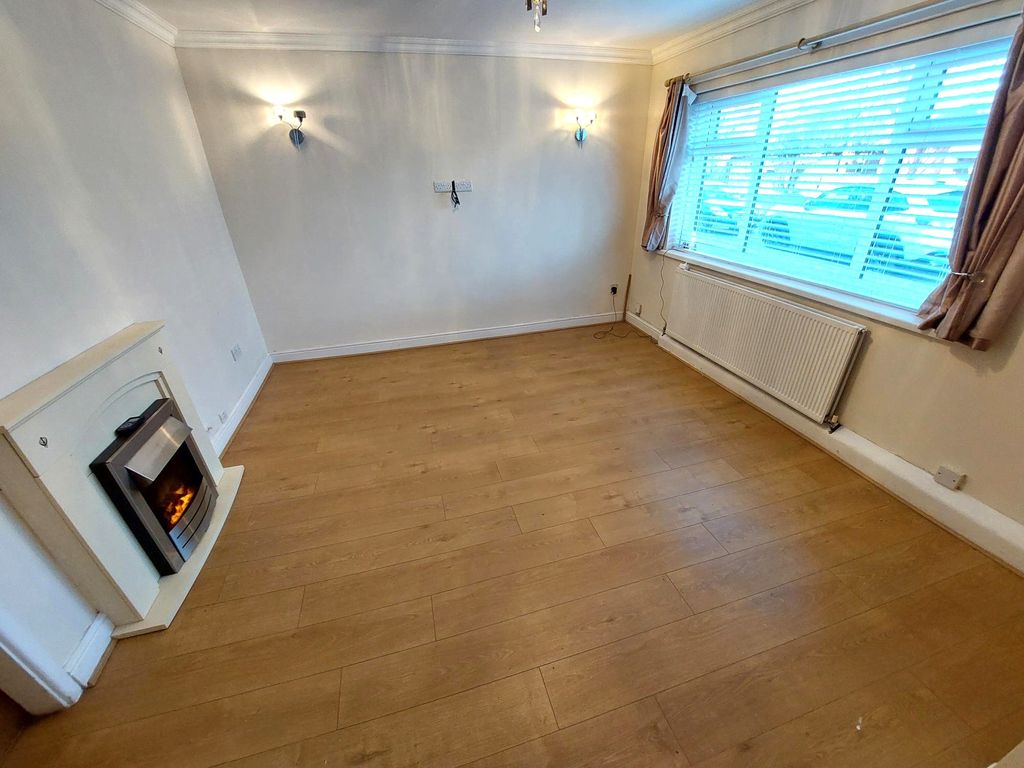 Property photo 3 of 19 Maltqq