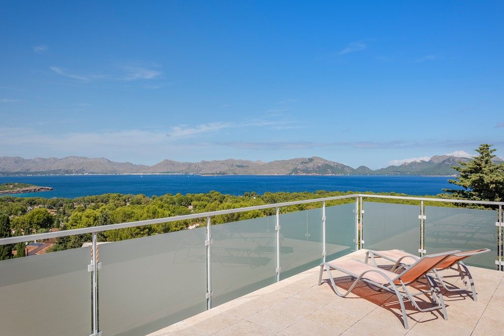 Property photo 3 of 20 Terrace