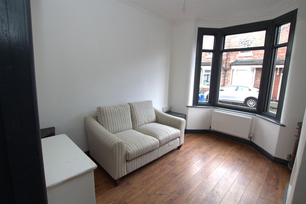 Property photo 2 of 9 34 Haymore Living Room .Jpg