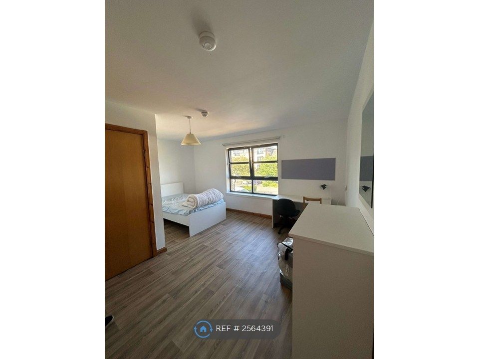 Property photo 3 of 8 Bedroom With En Suite