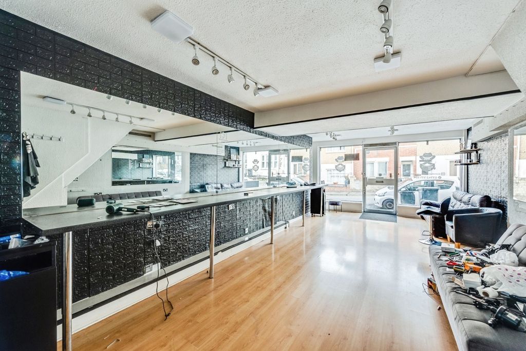 Property photo 3 of 13 Pbox-Img.Jpg