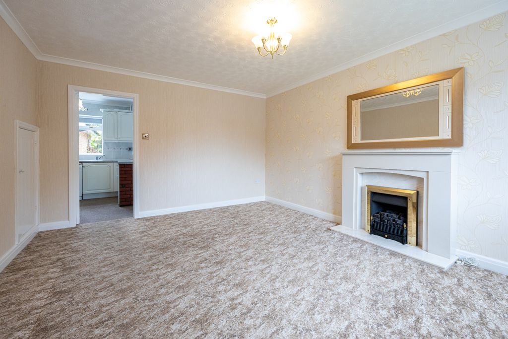 Property photo 3 of 18 Living Room
