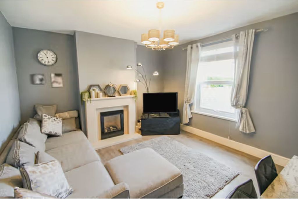 Property photo 3 of 17