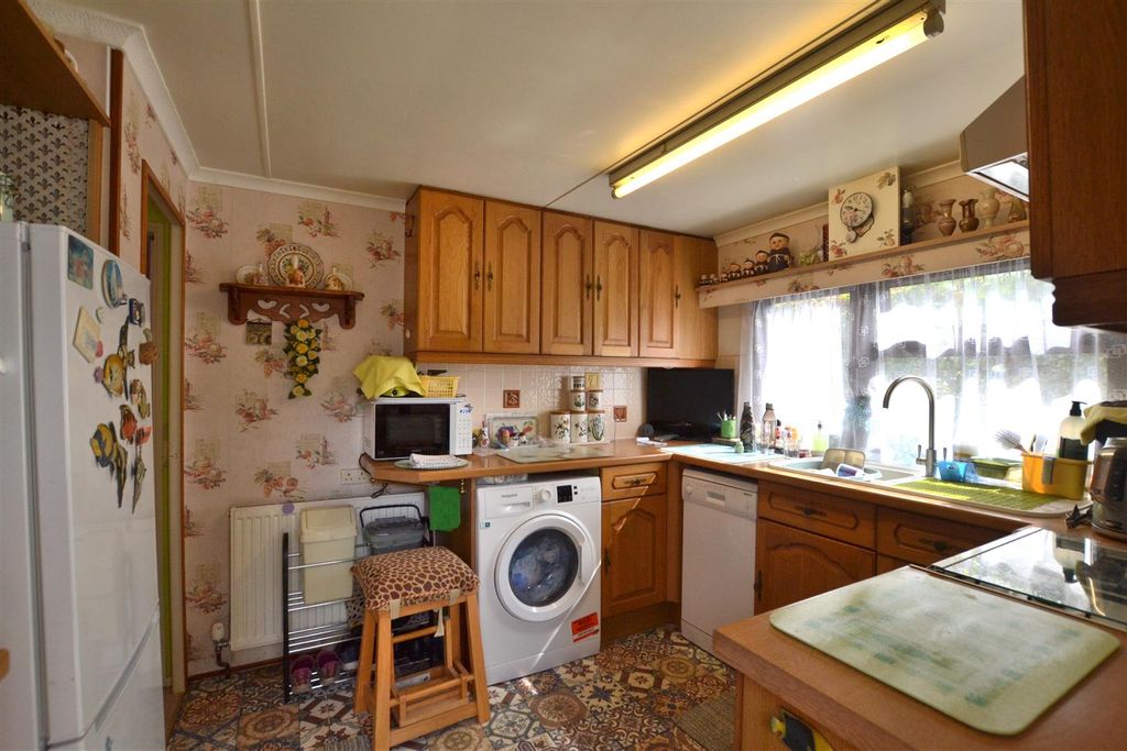 Property photo 3 of 11 Kitchen 1.Jpg
