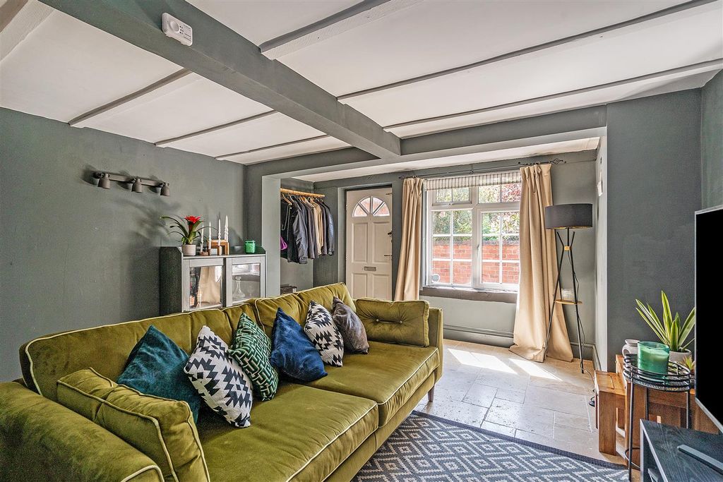 Property photo 1 of 14 78 Fentham Road_7.Jpg