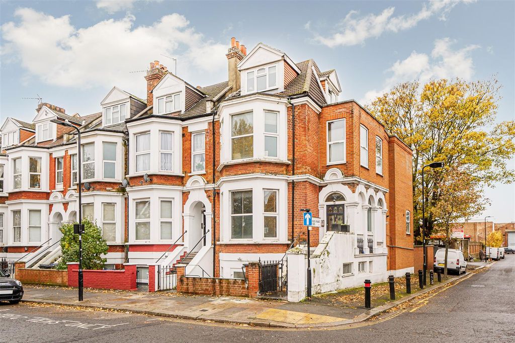 Property photo 2 of 12 Larden Road (2).Jpg
