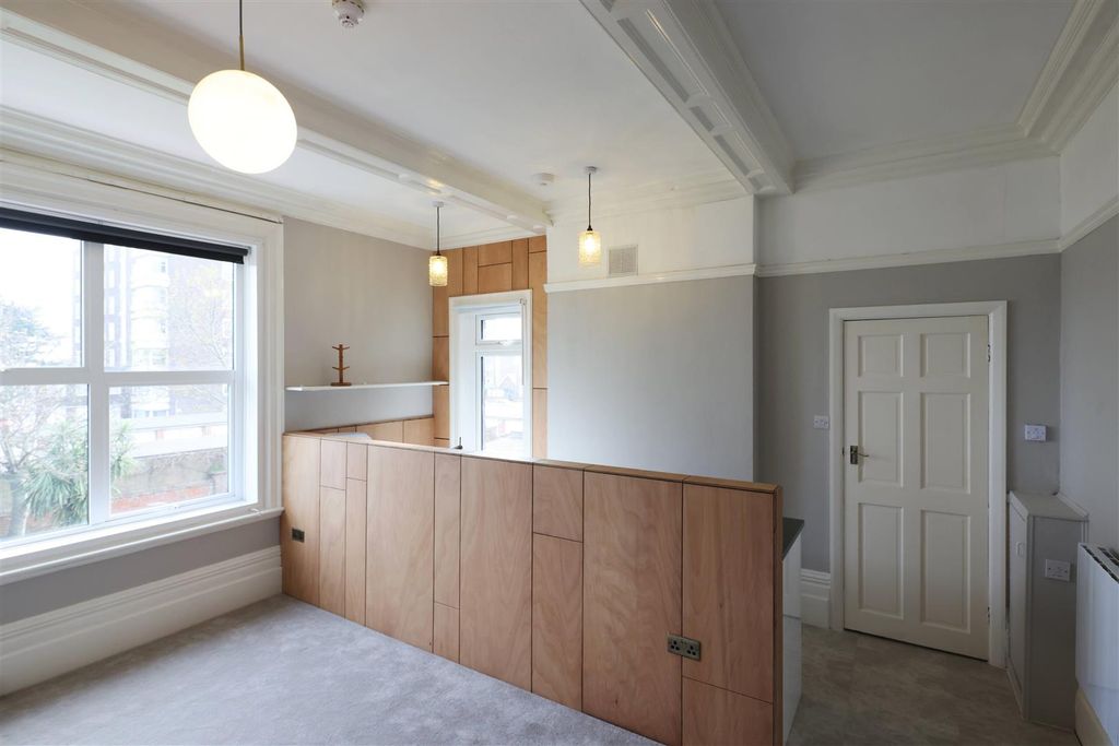 Property photo 1 of 15 Aspire Residential - Bath Road