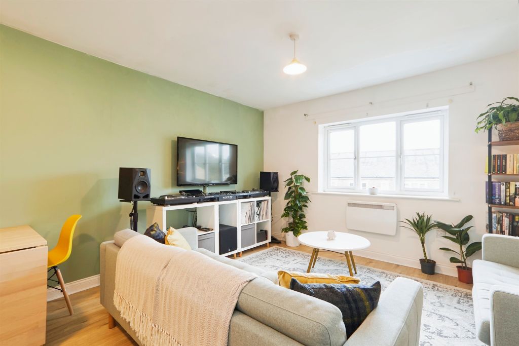 Property photo 2 of 17