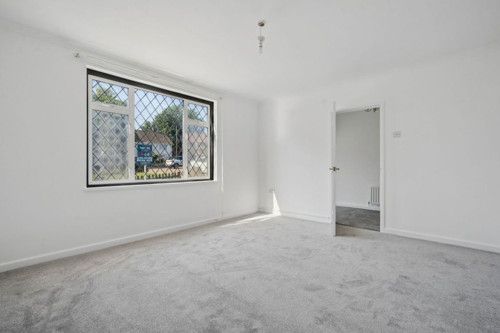 Property photo 3 of 18 Front Reception