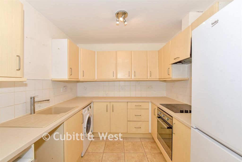 Property photo 3 of 15 Kitchen