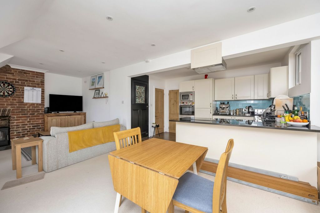 Property photo 2 of 22