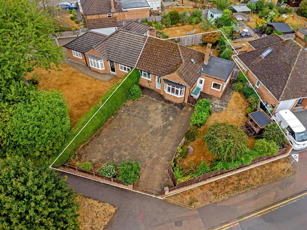 Property photo 1 of 31 6Chiswellgreenlane-3.Jpg