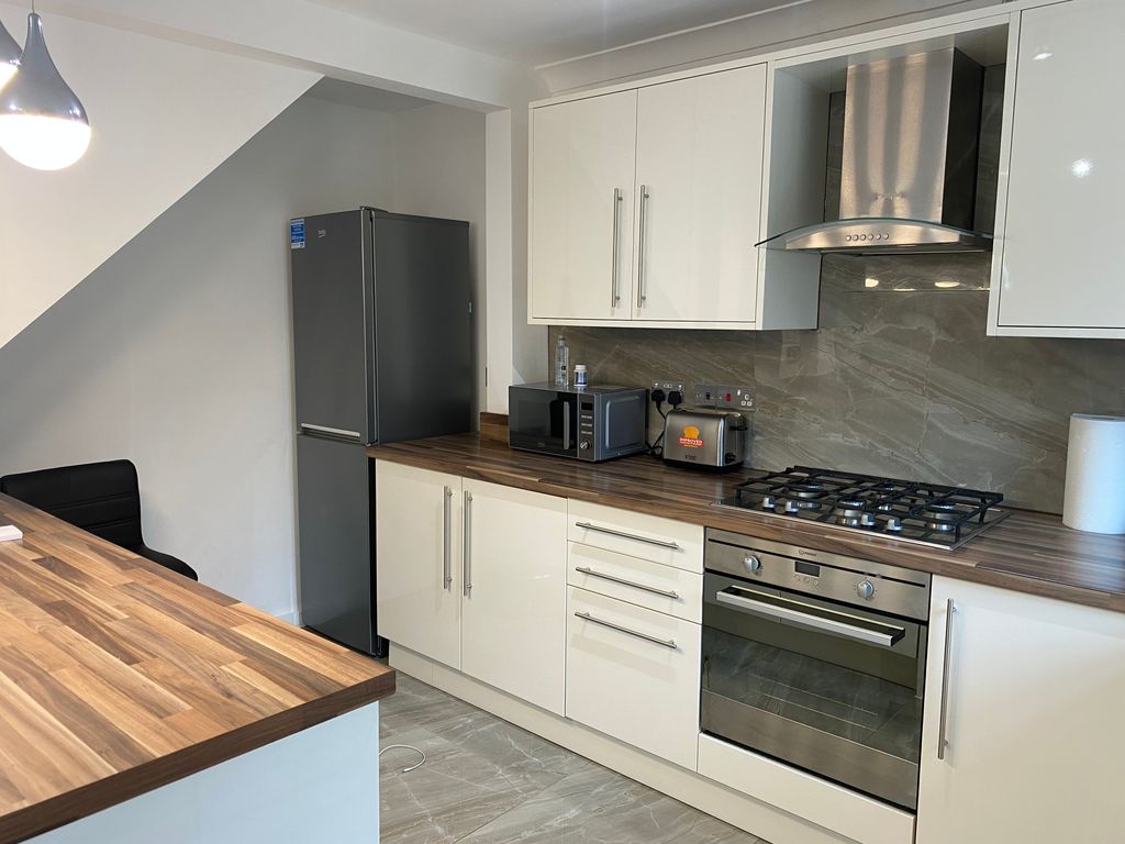 Property photo 3 of 14 Kitchen