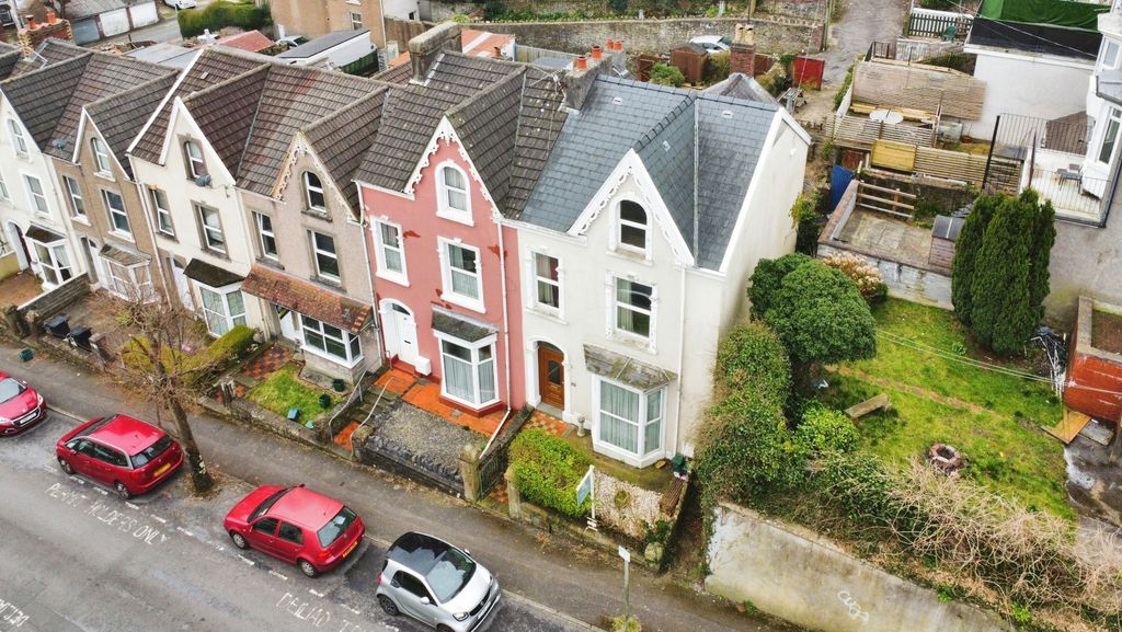 Property photo 2 of 25 3949884