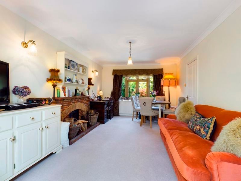 Property photo 2 of 24 Sitting Room