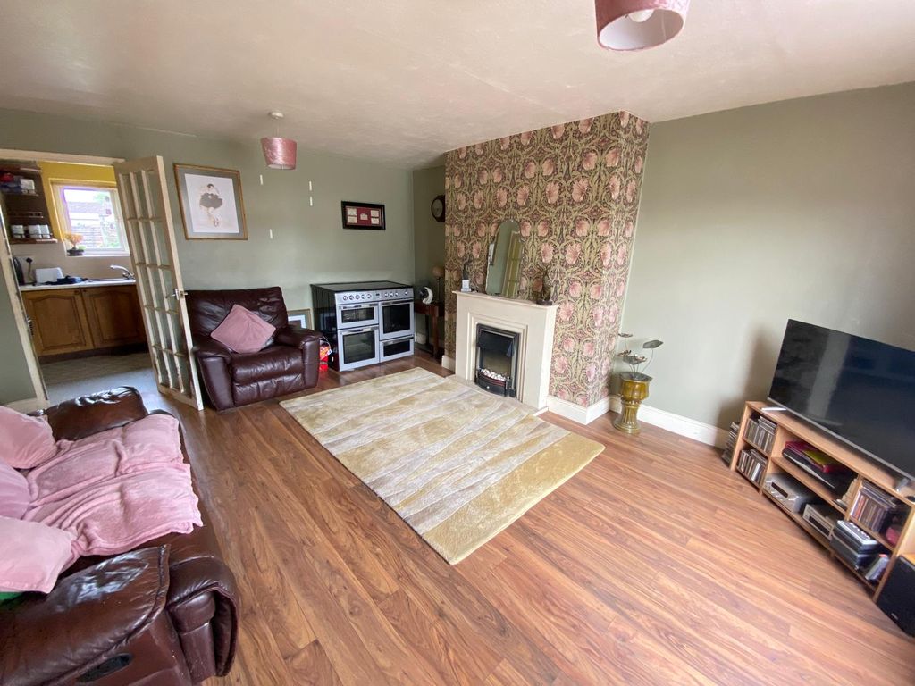 Property photo 2 of 11