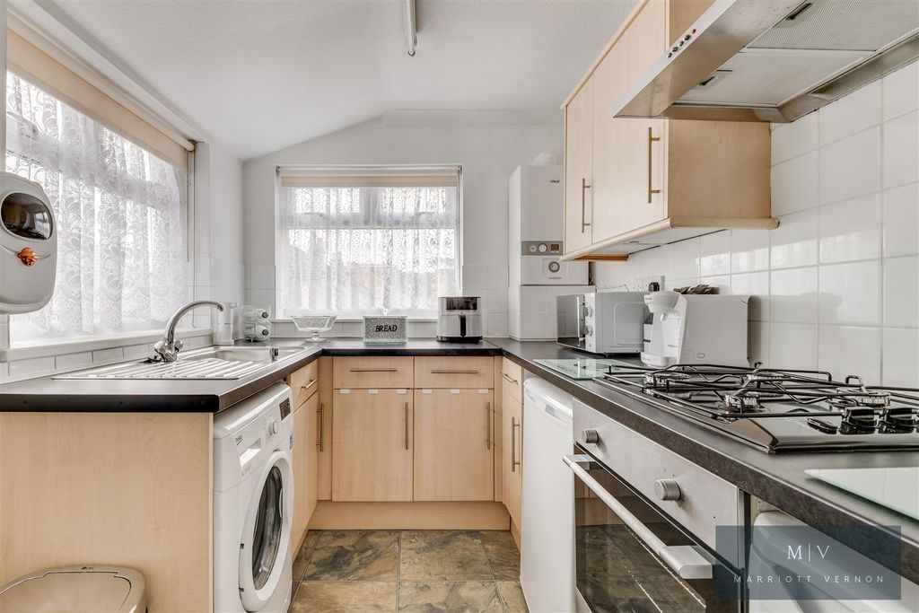 Property photo 2 of 12 Selsdon Rd 172 F2-8.Jpg
