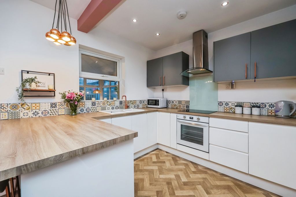 Property photo 3 of 15 Kitchen