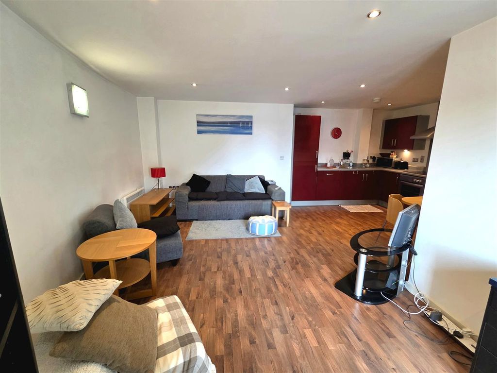 Property photo 2 of 10 Lounge.Jpg