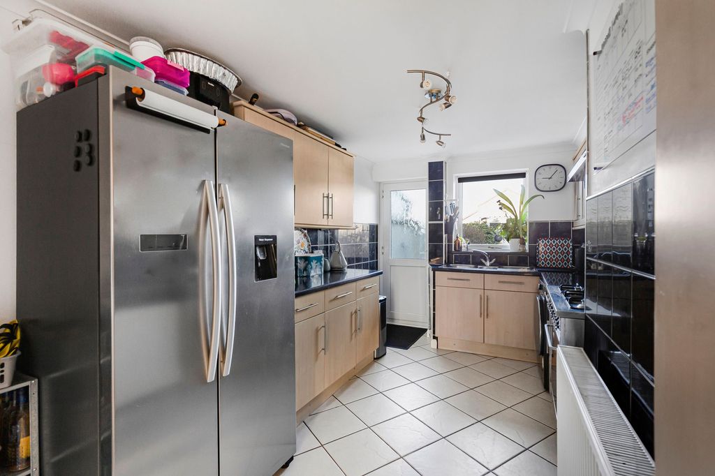 Property photo 3 of 20