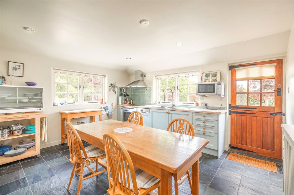 Property photo 3 of 20 Kitchen/Breakfast
