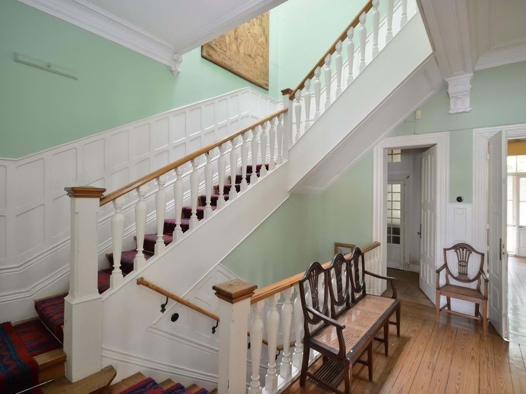 Property photo 2 of 27