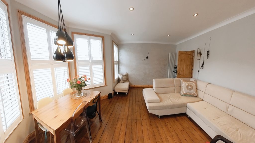 Property photo 2 of 36