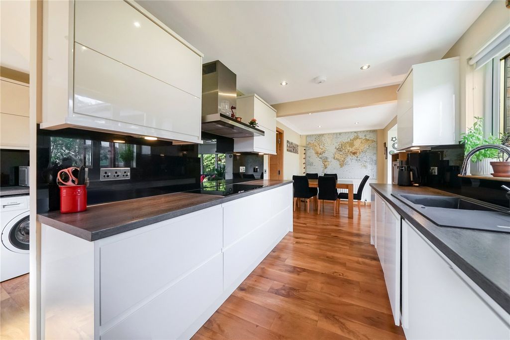 Property photo 3 of 25 Kitchen