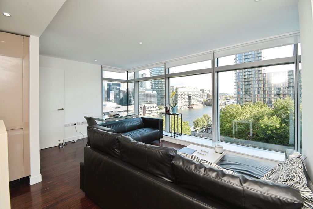 Property photo 1 of 20 Lounge