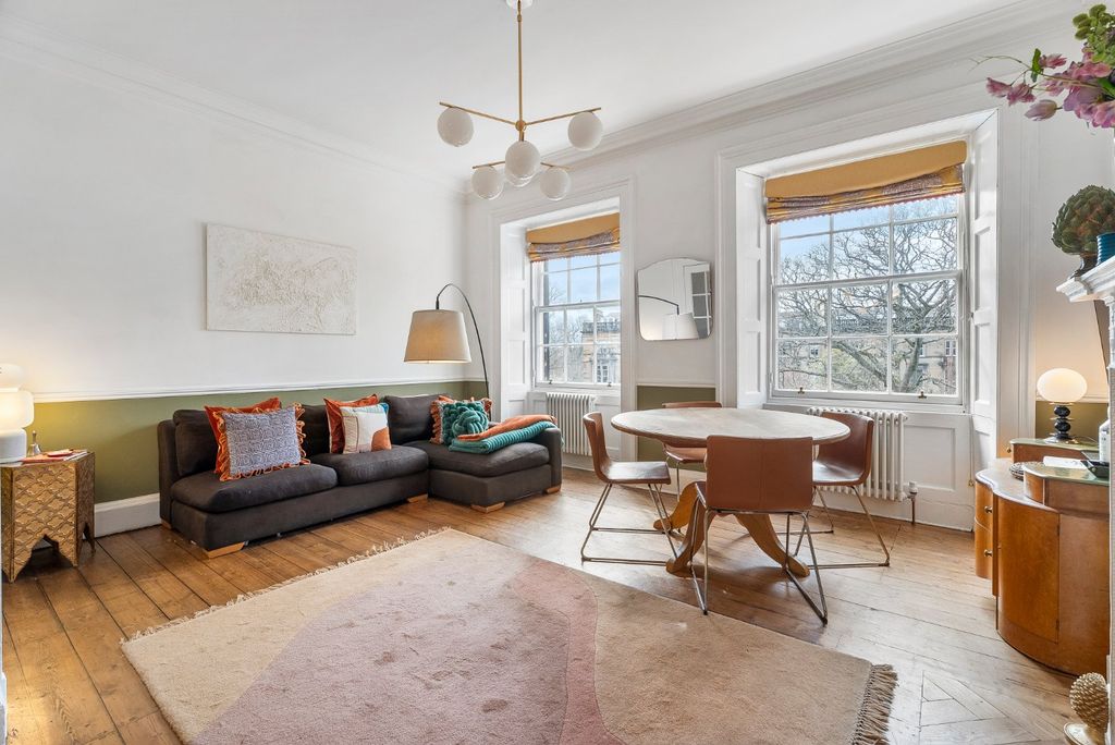 Property photo 2 of 25 Living/Dining Room