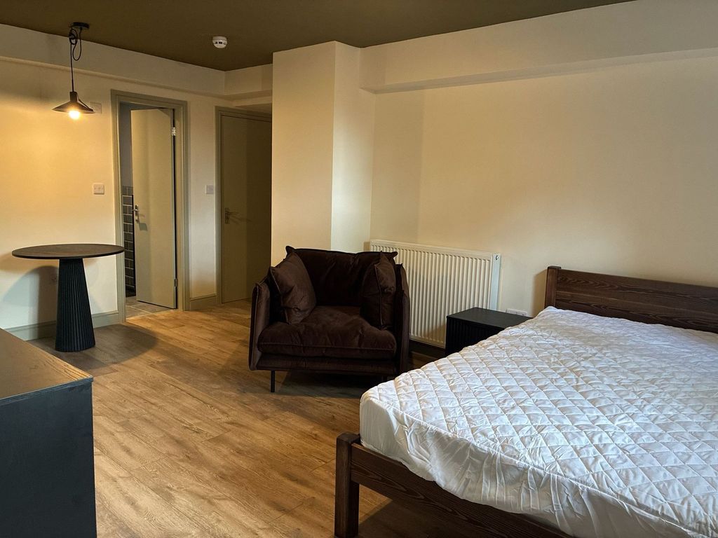 Property photo 1 of 3 Spacious Bedroom With Stylish Wooden Flooring And ...