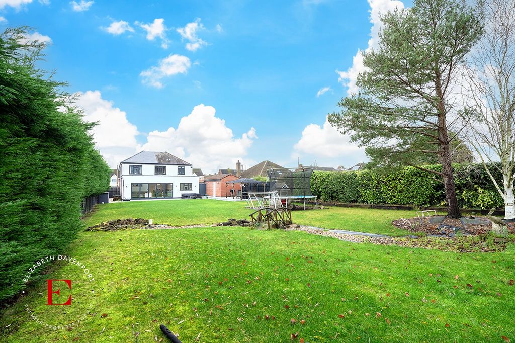 Property photo 2 of 27